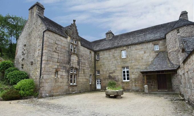 Plourin-les-Morlaix Villa | Mansión en Bretaña junto a Bosque y Lago