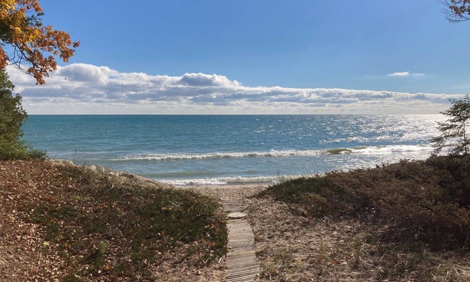 Sturgeon Bay Casa | Lake Michigan beach retreat