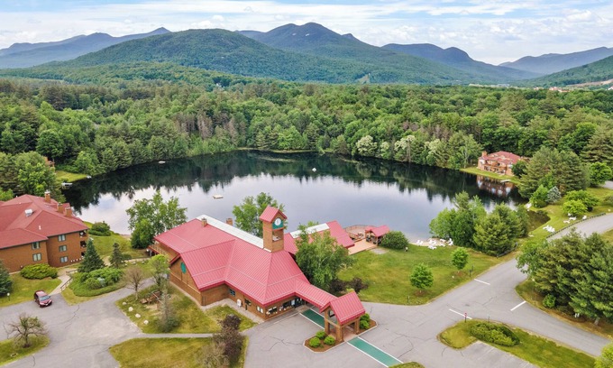 North Woodstock Condominio | ~Lake & Mountain Resort~ w/ Clubhouse, Pool, Hot Tub