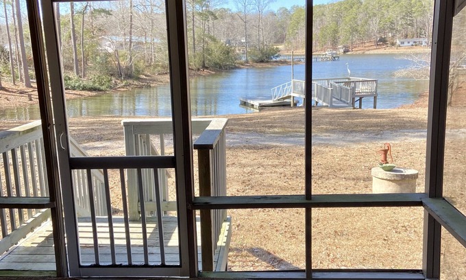 Gilbert Casa | Lago Murray en Gilbert, SC, cerca del lugar de la boda de Southern Oaks