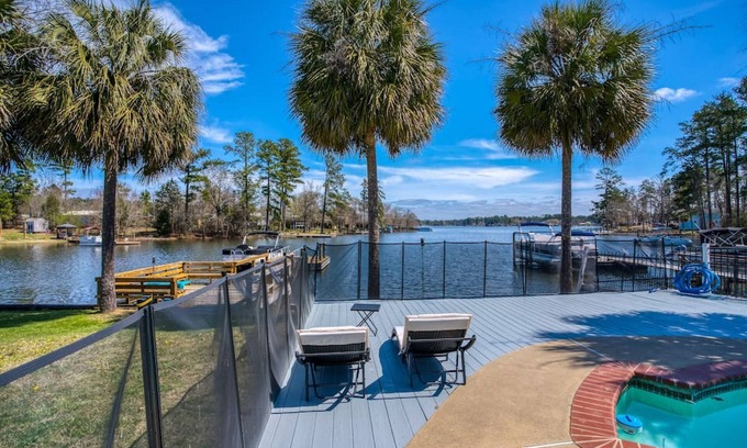 Leesville Casa | ✵Lake Murray | Lakeshore Lodge ✵ Waterfront + Pool