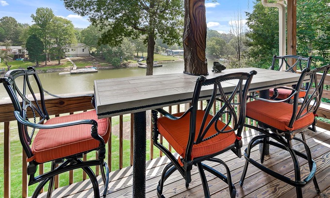 Denver Casa | Lake Norman house in quiet neighborhood
