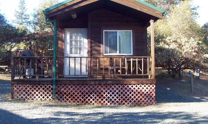 Oregon House Complejo | Lake of the Springs Camping Resort Cabin 4