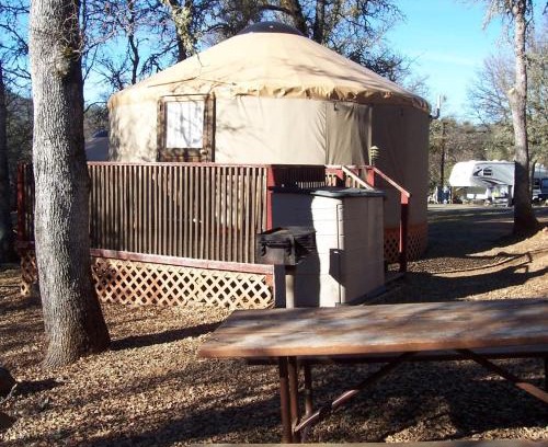Oregon House Complejo | Lake of the Springs Camping Resort Yurt 2