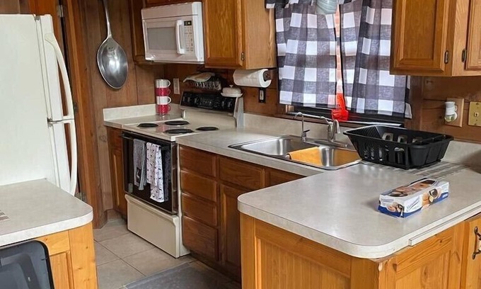 Okeechobee Cabina | Lake Okeechobee Waterview Cabin with dock!