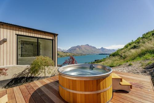 Queenstown City Centre Casa | Lake Panorama - Queenstown Holiday Home