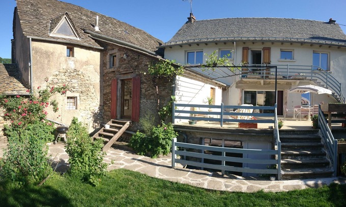 Salles-Curan Casa | Lake Pareloup avoine rental