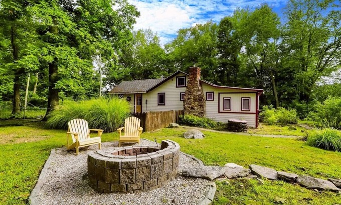 Coventry Lake Cabina | Lake - PetsOK - Wi-Fi - W&D - Fire Pit - Kayaks