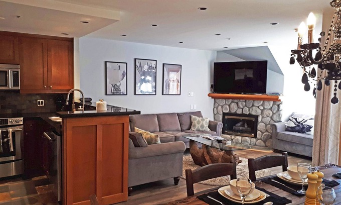 Whistler Creekside Condominio | Ski In, Ski Out, 80 pasos de la elevación
