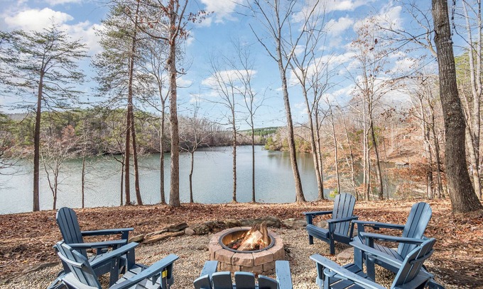 Stokes Casa | Lake Point Escape - Dock and Hottub on Belews Lake