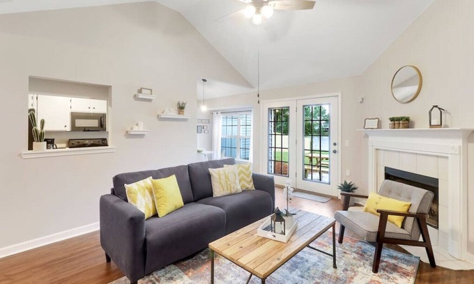 Pooler Casa | Lake Retreat near Savannah