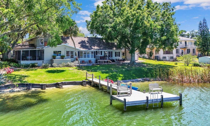 Winter Haven Casa | Lake Silver Retreat – 5BR Lakefront Home w/ Dock, Kayaks & Legoland-Themed Room – Perfect Getaway!