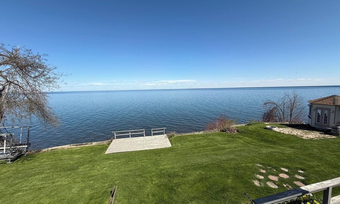 Oro Station Cabaña | Lake Simcoe Waterfront Cottage. All Season Getaway,