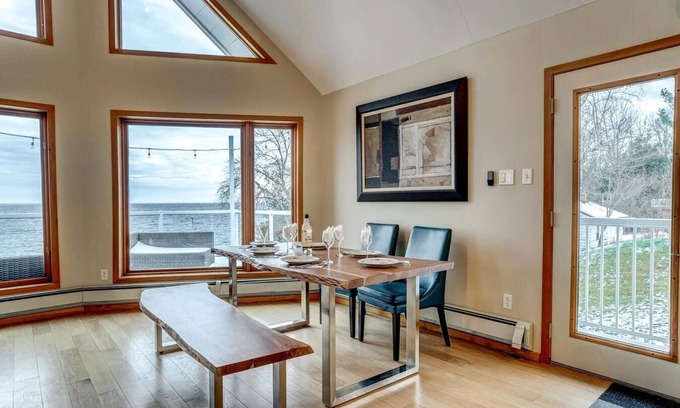 Oro-Medonte Cabaña | Lake Simcoe Waterfront Lake House