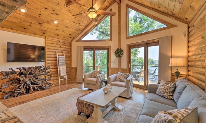 Milledgeville Cabina | Lake Sinclair Cabin with Boat Dock & 2 Decks!
