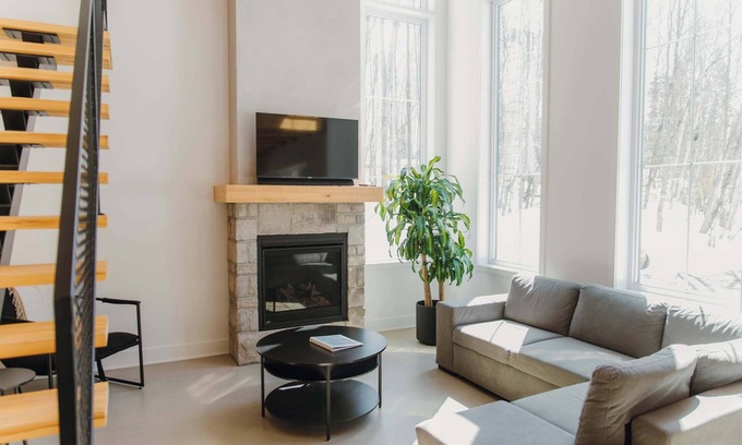 Chertsey Chalet De Esquí | Lake, Spa and Pool table | Le Gaïa