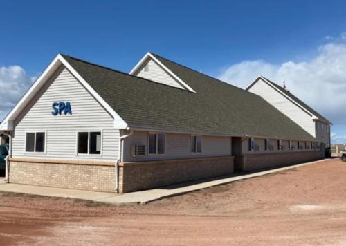 Saddlestring Hotel | Lake Stop Resort