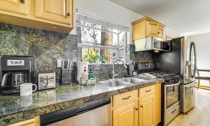 Tahoe Vista Casa | Lake Tahoe Home: Walk to Beach & Kayak Rentals!