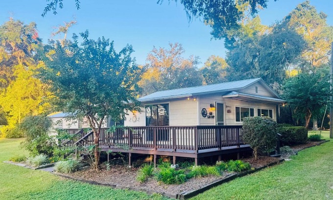 Quincy Cabaña | Lake Talquin cozy 2-bedroom cottage w/peaceful lakeview. 35 minutes from FSU.