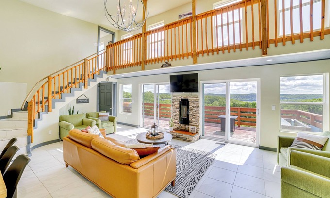 Forsyth Cabina | Lake Taneycomo Views: Family-Friendly Cabin!