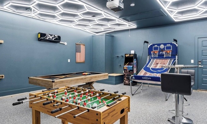 Waterford On Lake Travis Casa | Lake Travis Resort-Style Amenities + Game Room! Welcome to Point Venture, TX