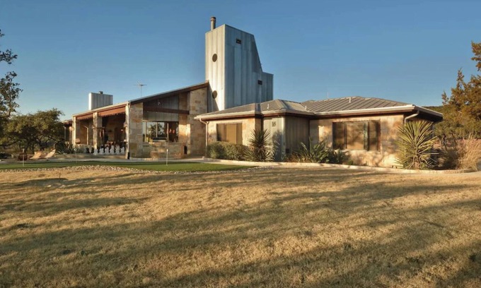 Oatmeal Casa | Lake Travis Waterfront, Pool, Pool Table, Shuffleboard, Great Views, Ping Pong