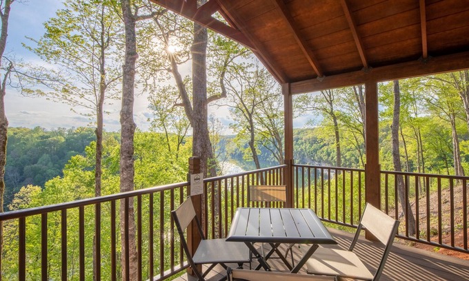 White County Cabina | Lake View Adventure Cabin at Bear Bluff Retreat
