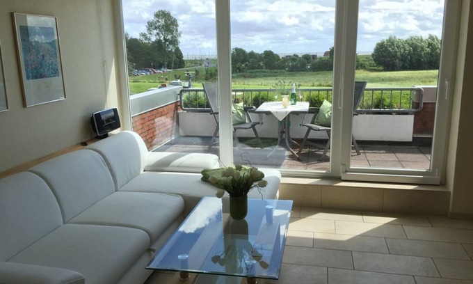 Horumersiel Apartamento | Lake view and close to the beach, 2 balconies, bicycles included.