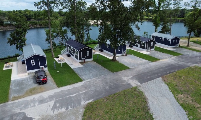 Westgate Cabina | Lake View Cabin, 20 Miles from Emerald Isle! 2 bedroom!