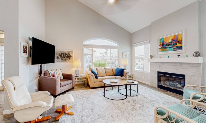 Townhomes On Coral Reef Casa | Lake view desert stay with pool, patio, grill, & smart TVs - snowbird-friendly