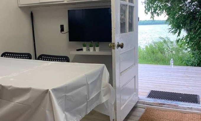 South Bruce Peninsula Cabina | Lake View Family Hideaway 1 Bedroom, sleep 2