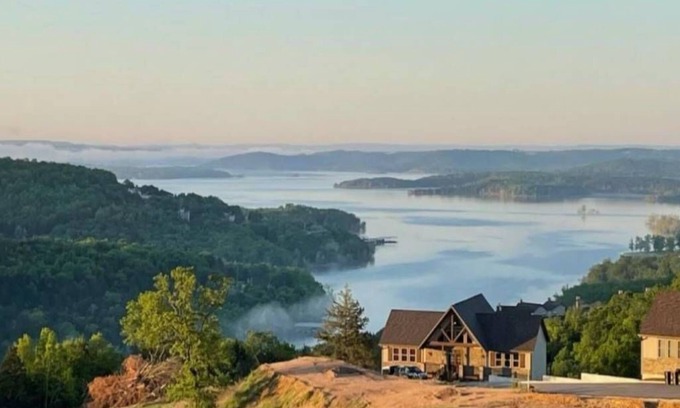 Branson Cabina | Lake View | Game Room | King Beds | Hot Tub | Pool