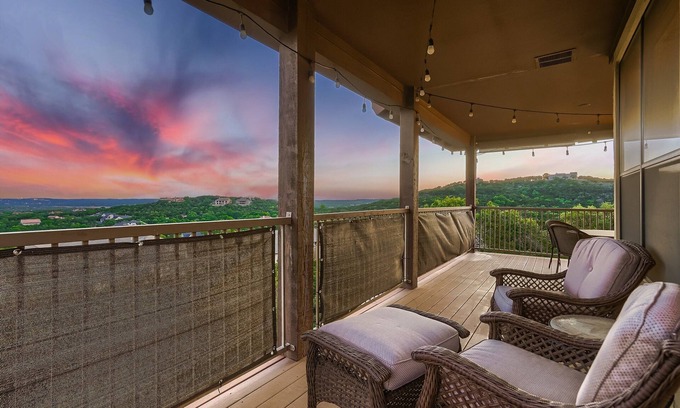 Jonestown Casa | Lake View @ Hollows Resort: Pools, Pets, Balconies