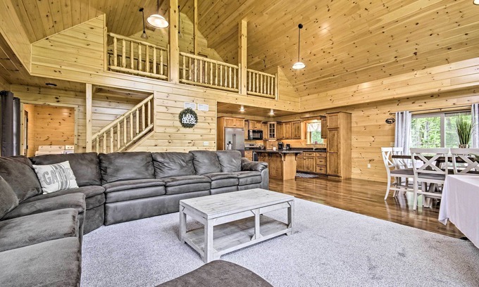 Wrightsville Cabina | Lake View & Hot Tub: Wrightsville Cabin!