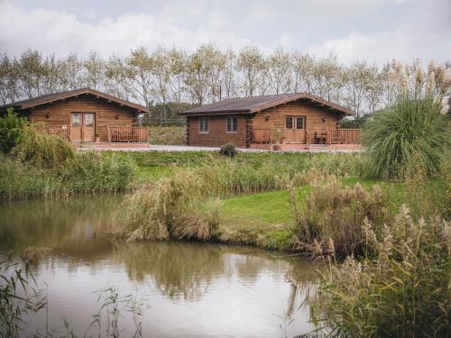Wrangle Casa | Lake View Lodges - 25074