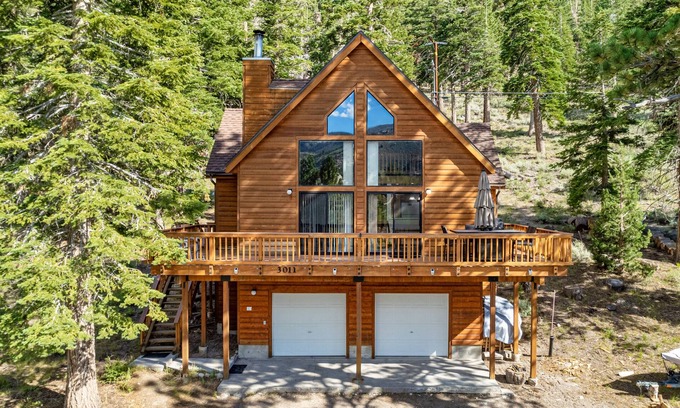 June Lake Casa | Lake View Mountain Cabin