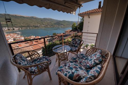 Varosh Apartamento | Lake View, Old Town, Balcony, Family & Couples APT