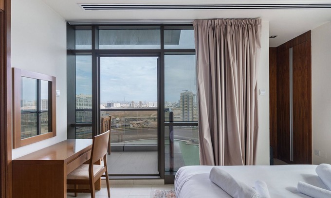 Dubai Sports City Apartamento | Scenic Lake View- 1BR in Spirit Tower Sports City