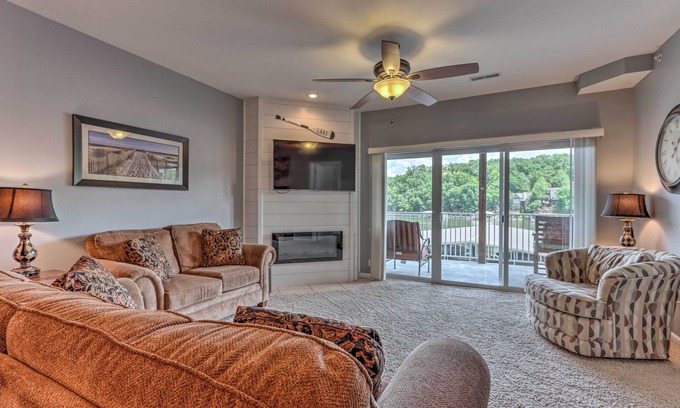 Camdenton Condominio | Lake View, Pool Access: Idyllic Camdenton Condo!