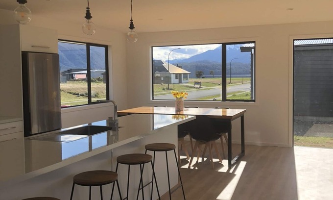 Te Anau Casa | Lake View Weekend Getaway