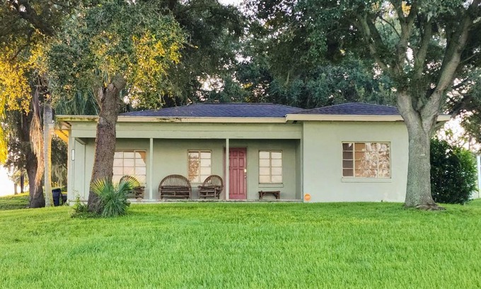 Auburndale Casa | Lake Views and Private Porch Auburndale Family Home