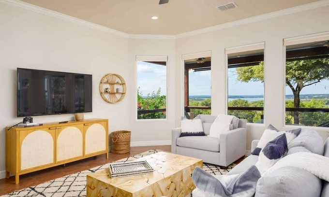 Fischer Casa | Lake Views| Fire Pit| Detached Apartment