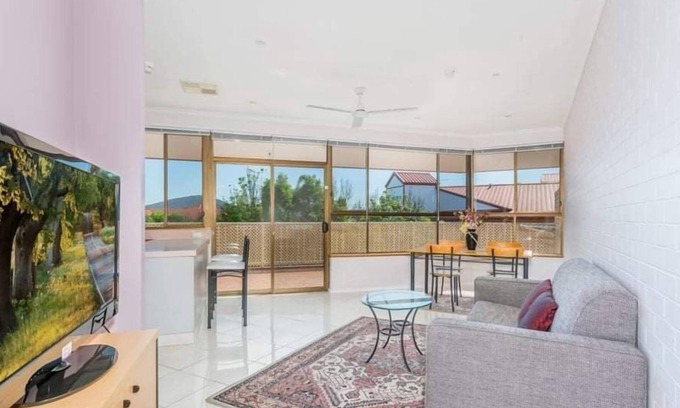 Greenway Apartamento | Lake Views, Large Balcony, Full Kitchen, Washer and Dryer