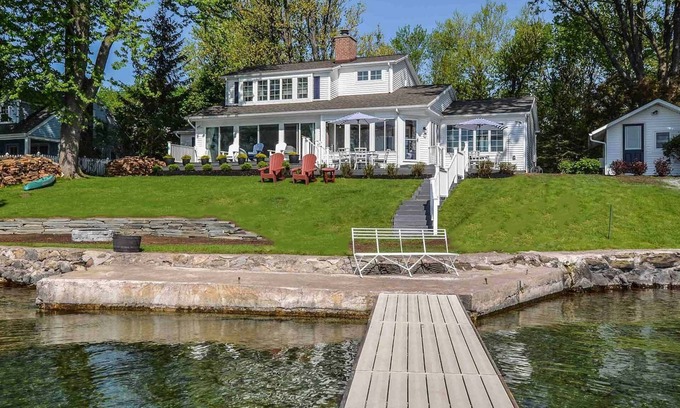Canandaigua Casa | Lake Vista: Lakeside Luxury