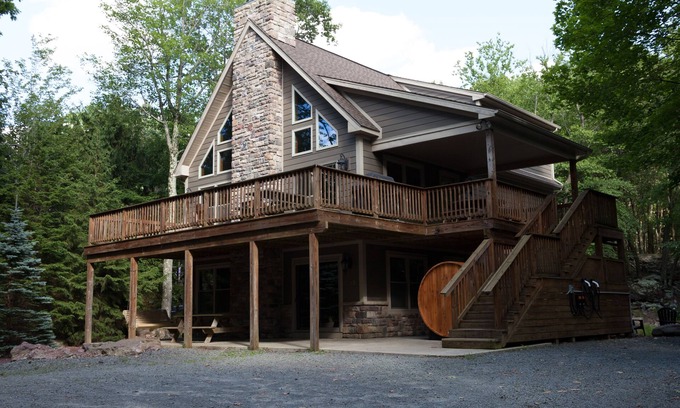Lake Harmony Estates Chalet De Esquí | "Lake Walk Lodge" Sonos, sauna, Shuffle Board, bañera de hidromasaje, sala de juegos, carga EV, 6+ B