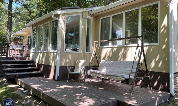 Greentown Cabaña | Lake Wallenpaupack Lake Front Cabin