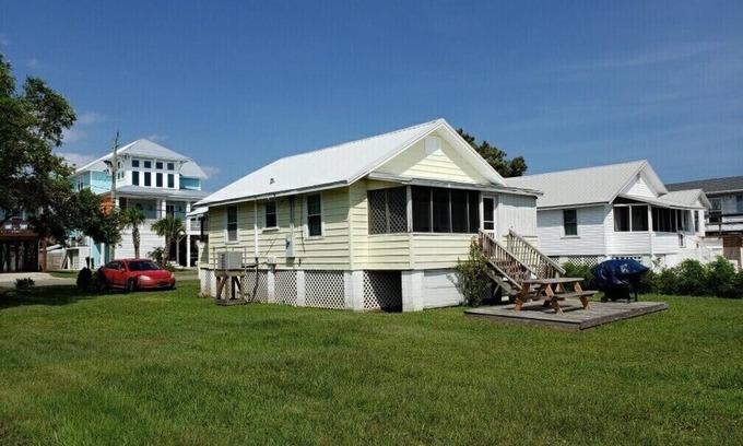 Carolina Beach Cabaña | Lake Waterfront Cottage, a short walk to the Beach, Boardwalk