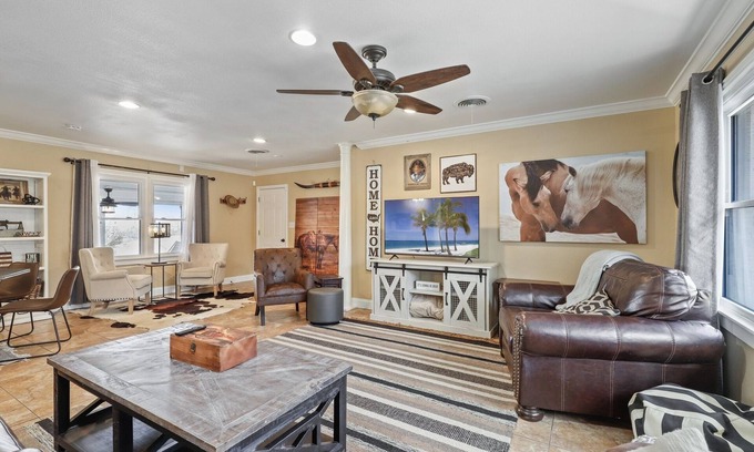 Weatherford Casa | Lake Weatherford Home - bring the Kids, RV & Boat