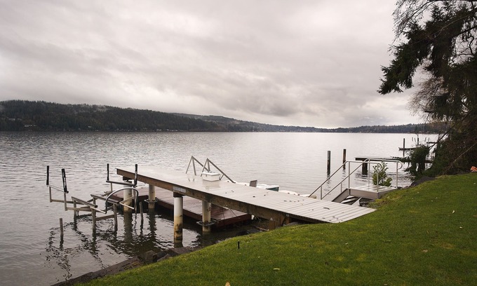 Silver Beach Casa | Lake Whatcom Getaway+Private Dock+Lake Access!