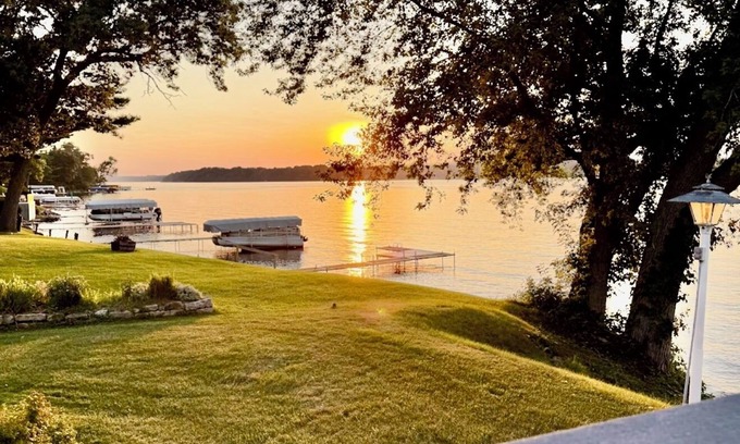 Lodi Casa | Lake WI Rental: Private Pier: Sunsets